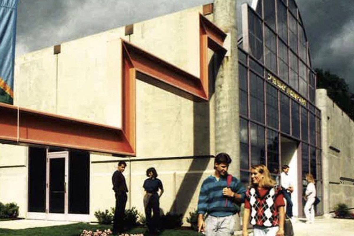 1988: Schneider Museum of Art Building SOSC Campus