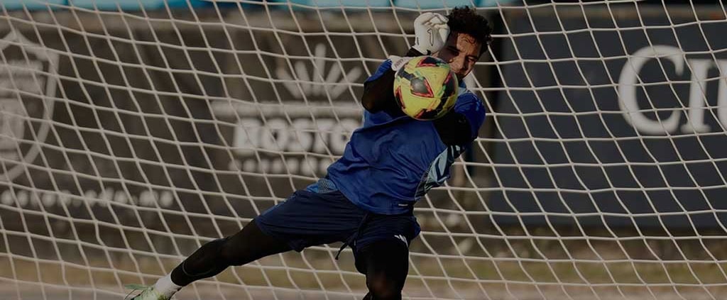 De los campos profesionales de fútbol a las aulas de SOU Learn More