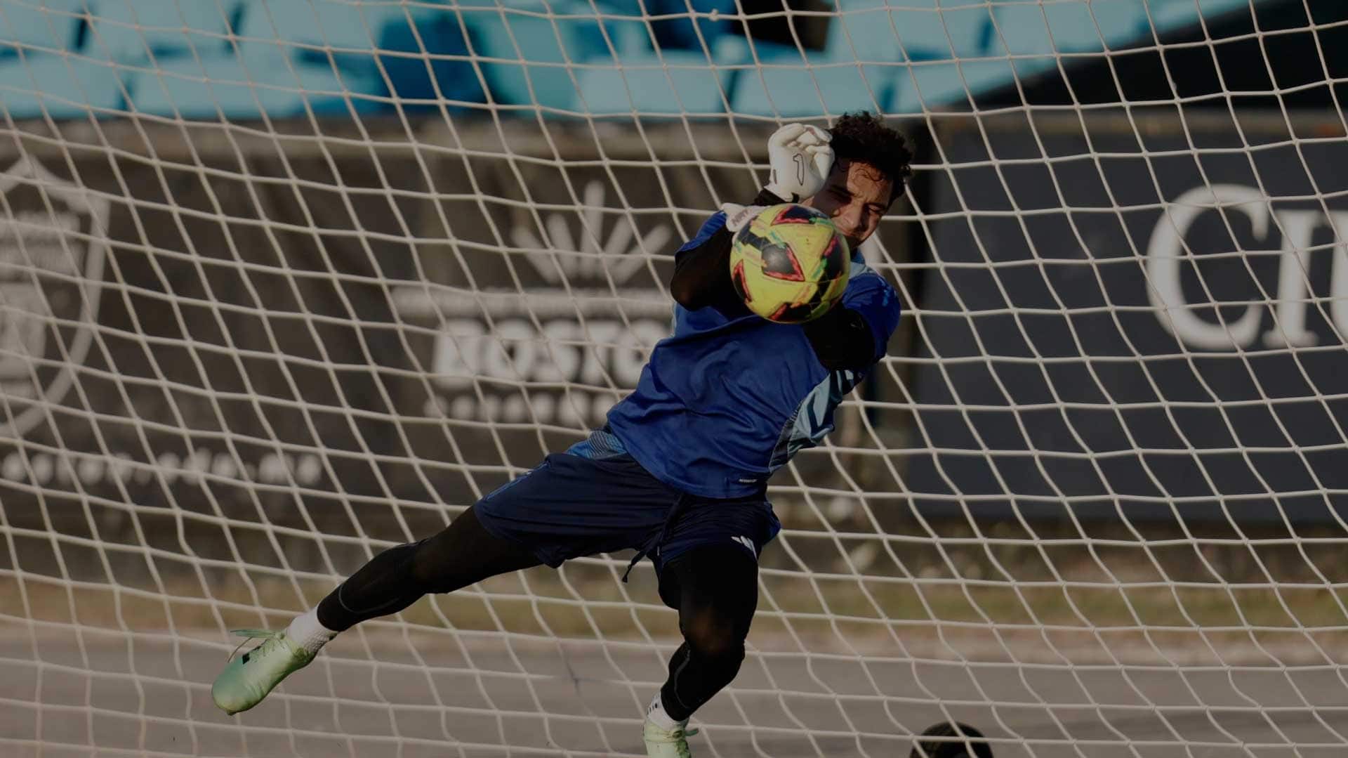 De los campos profesionales de fútbol a las aulas de SOU