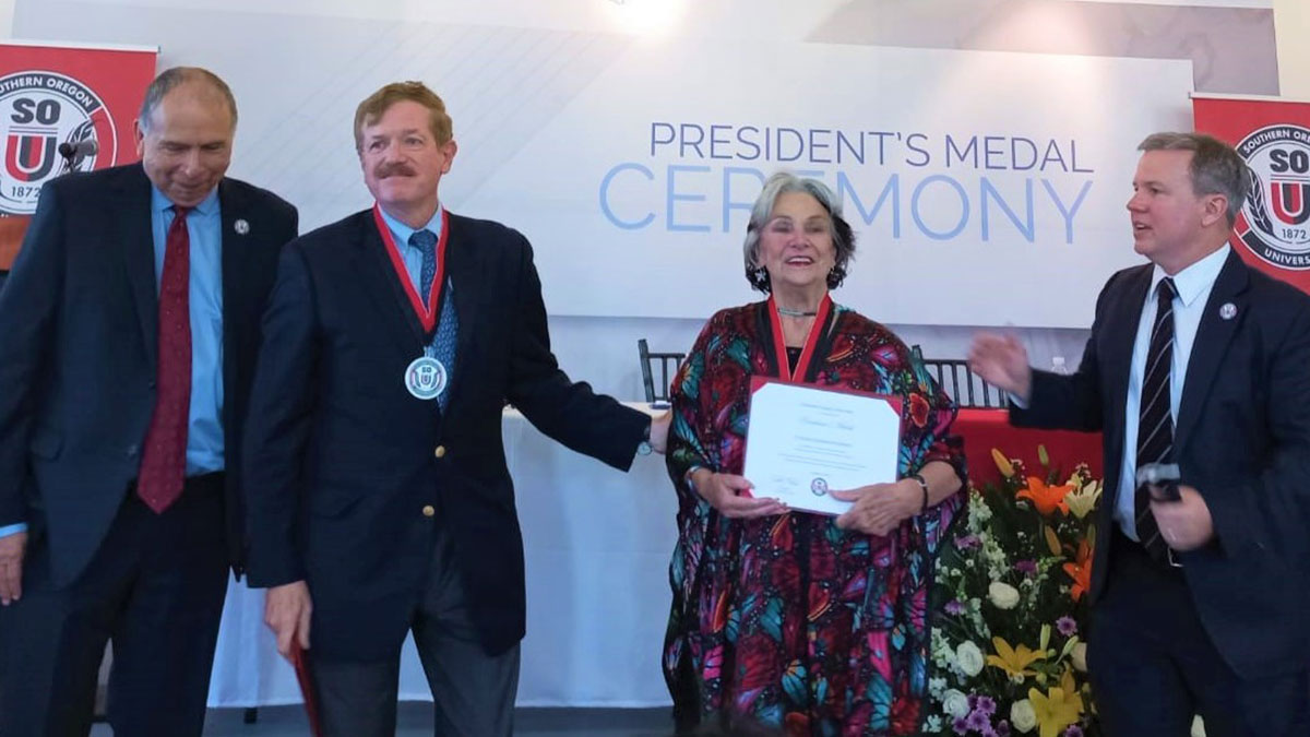 2022 President's Medal honorees Juan Carlos Romero Hicks and Frances Siekman Romero