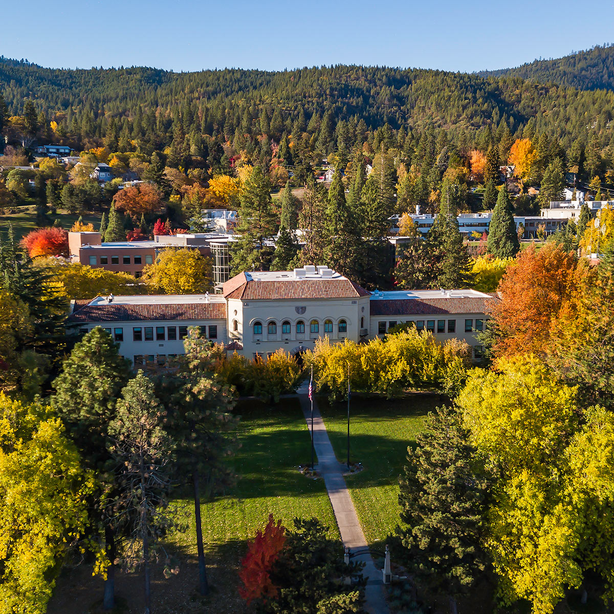 Nombrada una de las 25 mejores universidades de montaña de los Estados Unidos